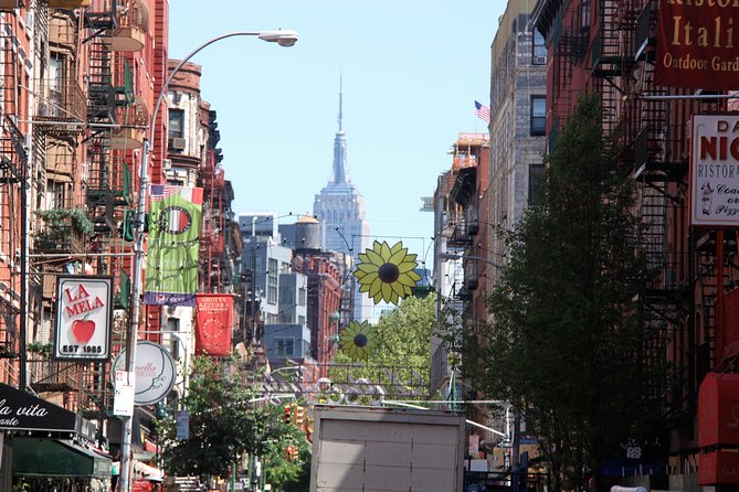 Original NYC Guided Food Tour of Chinatown and Little Italy - Jasmine Tea and Chinese Pastry: Your First Chinatown Stop