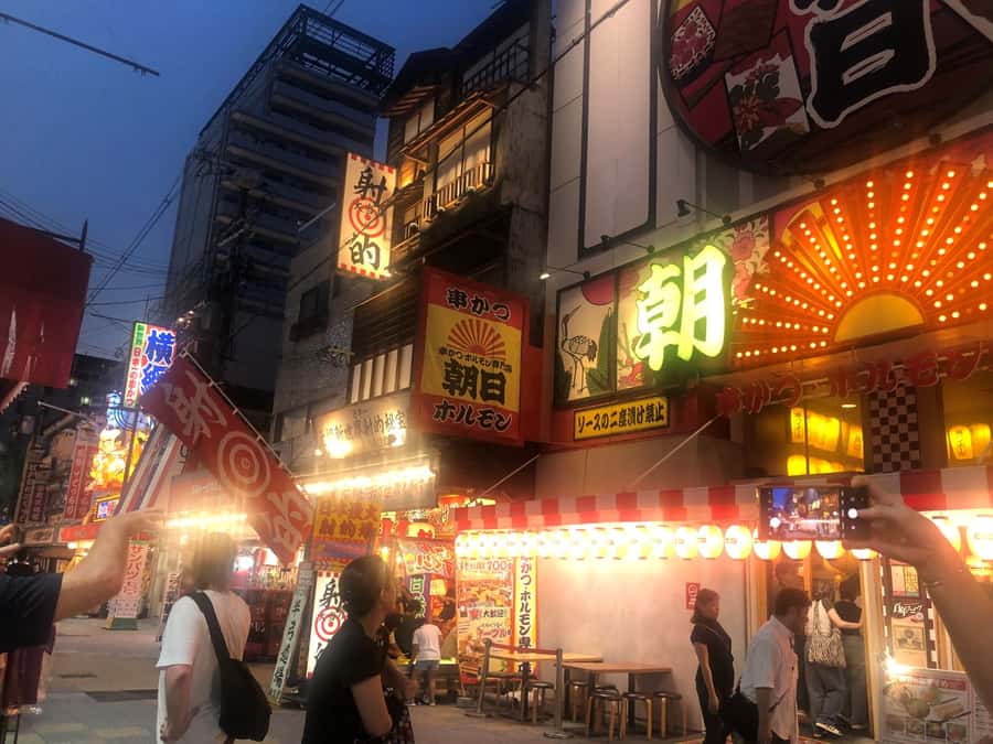 Osaka: Guided Food Tour of Shinsekai with 15 Dishes - Kushikatsu plus doteyaki and garlic cloves: the Osaka classics starter set