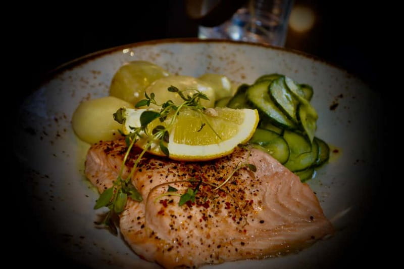 Oslo: Food Tasting and Walking Tour with a Local - Traditional Dress Stop: It’s Not Just a Photo Op