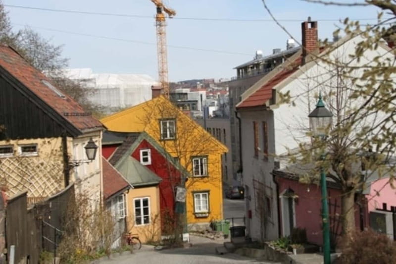 Oslo: Food Tasting and Walking Tour with a Local - Guides: The Stories Are Part of the Value