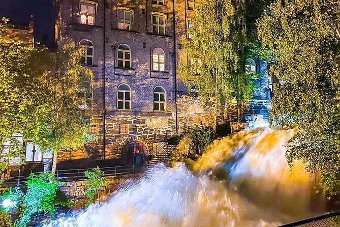 Oslo: Norwegian Food Tour & Hidden Gems City Walk - Karl Johans Gate waffle with brown cheese: the warm finish you feel in your hands