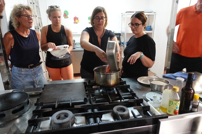 Paella & Sangria Class with Tapas and Market Visit - Timing and pacing: what 3 hours 30 feels like in real life
