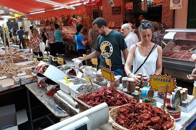 Palermo Street Food tour: art, history and ancient markets - Quattro Canti and Piazza Olivella: Baroque Street Corners with Real Meaning