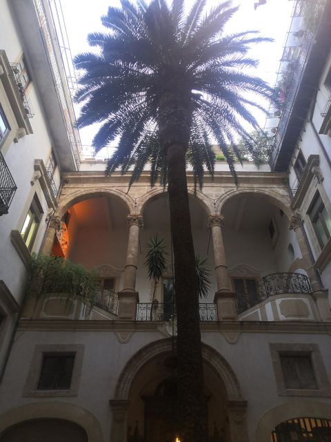 Palermo: Street Food Walking Tour at Sunset - The landmark walk: Quattro Canti and Fontana della Pretoria