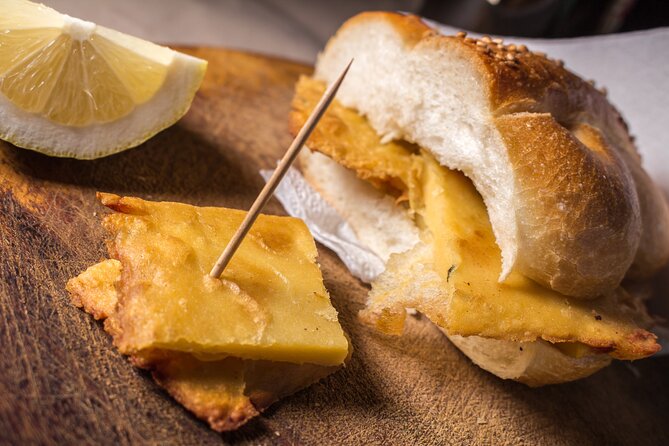 Palermo: Taste the Tradition on a Food Tour by Do Eat Better - Stop 4: Palazzo Riso and the dessert finale—cannoli, cassata, or granita