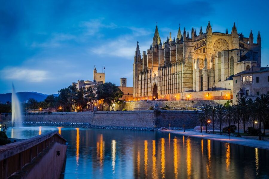 Palma: Culinary Tapas Tour of the Old Town - Es Baluard Fortress And Passeig del Born: A Scenic Break Between Bites