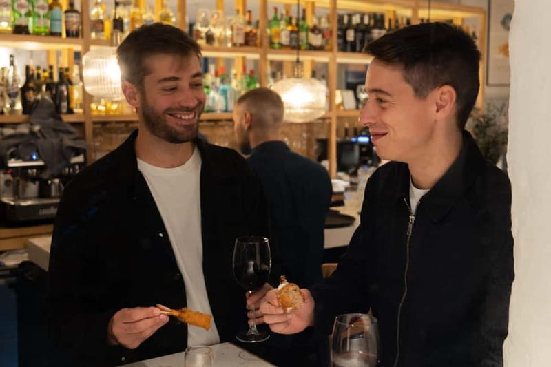 Palma de Mallorca: Gourmet Tapas and Wine Tour - Stop 5: Maura – Cafe & Bar to wrap the night