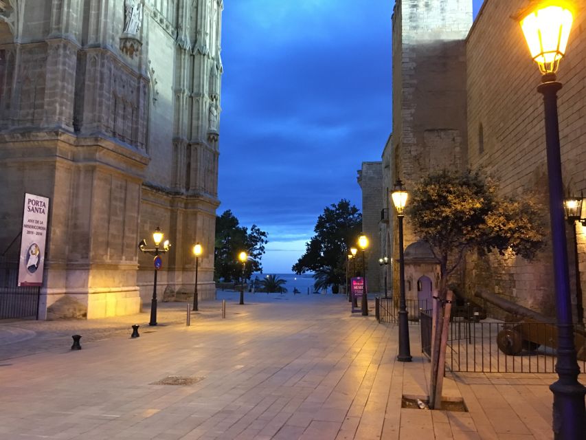 Palma Old Town Sunset Tour and Food Tastings - Parque de la Mar to the cathedral area: seeing Palma’s “shoreline mood”