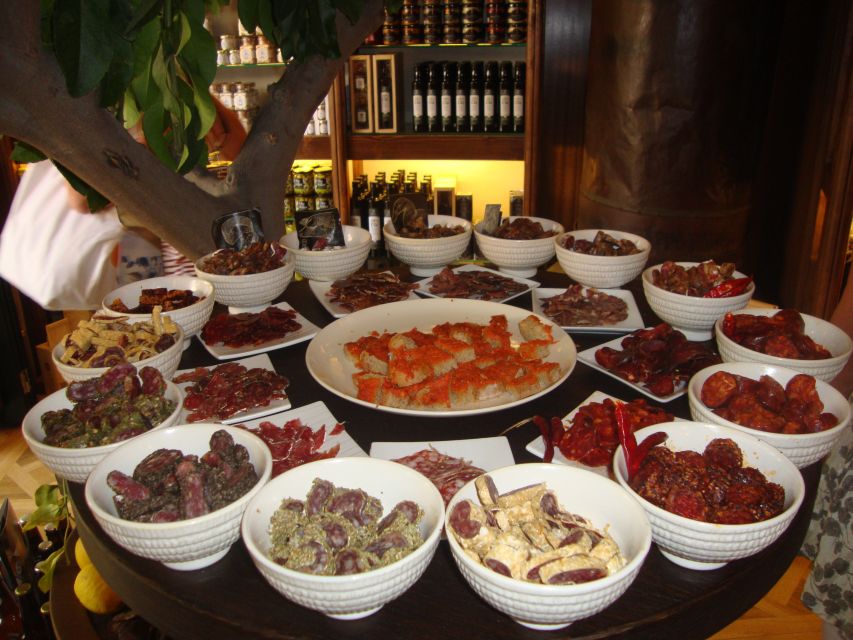 Palma Tour with Wine and Tapas Tasting - Wine tasting in Palma: pairing drinks with the tapas plan