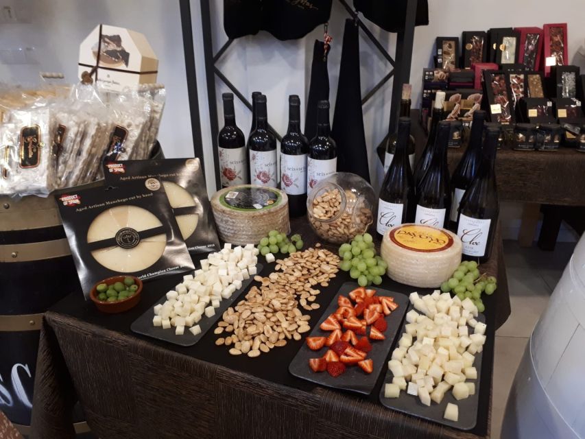 Palma Tour with Wine and Tapas Tasting - Tapas tasting and a typical tapas bar for Majorcan recipes