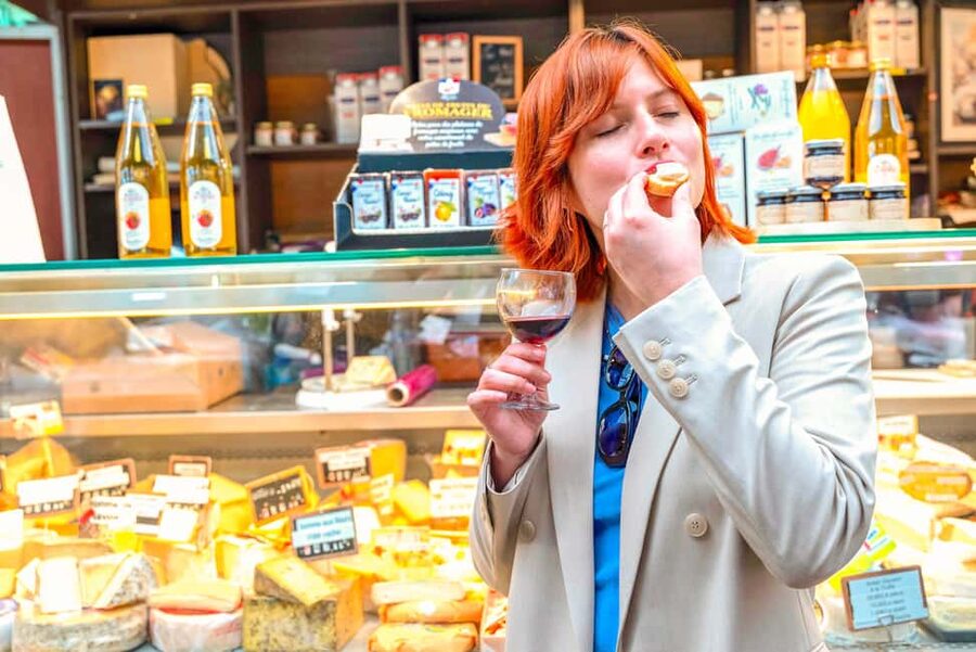 Paris: Champagne and Oysters Food Tour - Le Marais starts fast: meeting point, walking pace, and what you get for $58