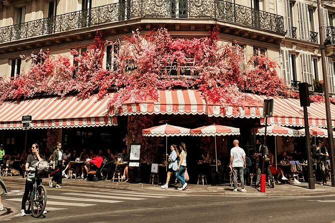 Paris Le Marais Food Tour – Full French Meal by Do Eat Better - Place des Vosges: choux with vanilla filling to finish