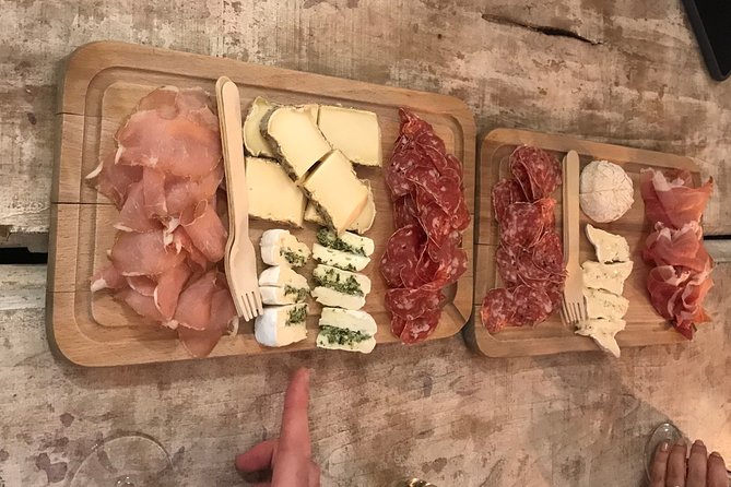 Paris Montmartre Food Tour - A Full French Meal by Do Eat Better - Logistics you should plan for: hills, timing, and weather