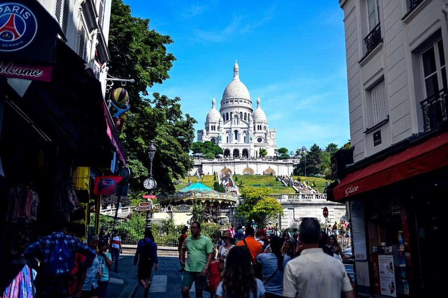Paris: Montmartre Food Tour with 10 Local Tastings & Wines - Key things that make this Montmartre tour worth your time