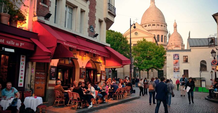 Paris: Montmartre Food Tour with Full Meal - Starting at Moulin Rouge: how this tour sets the right mood