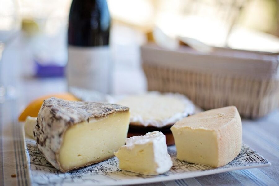 Paris: Montmartre Food Tour with Full Meal - The walking rhythm on Montmartre hills (and how to handle it)