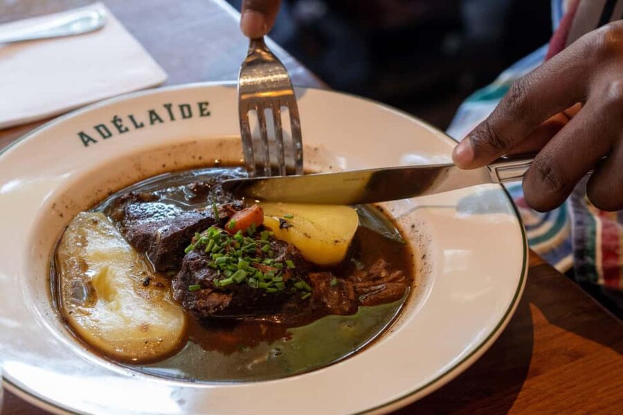 Paris: Montmartre Food Tour with Full Meal - Place du Tertre: the “Paris at night” vibe meets cheese and crepes