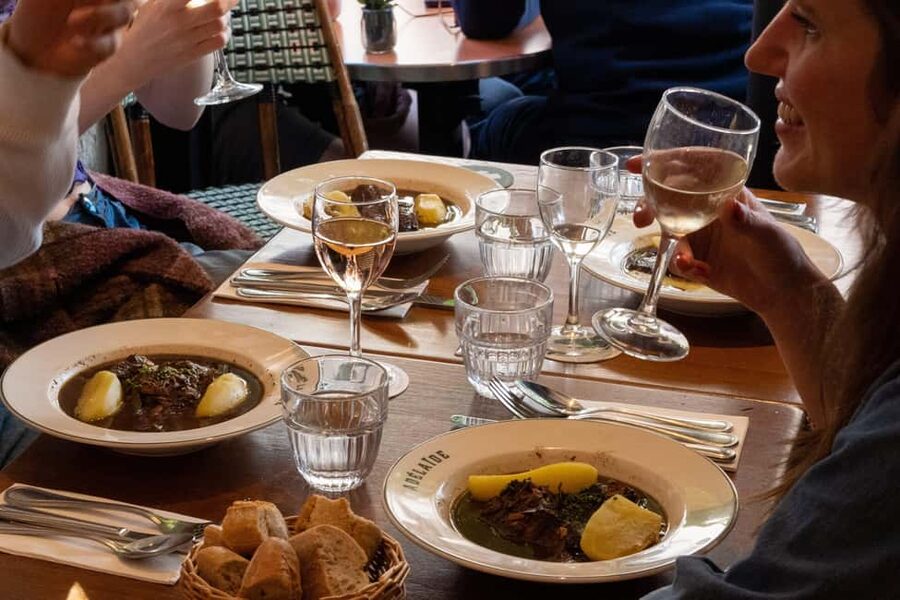 Paris: Montmartre Food Tour with Full Meal - Drinks, pacing, and group size: how it feels in real life