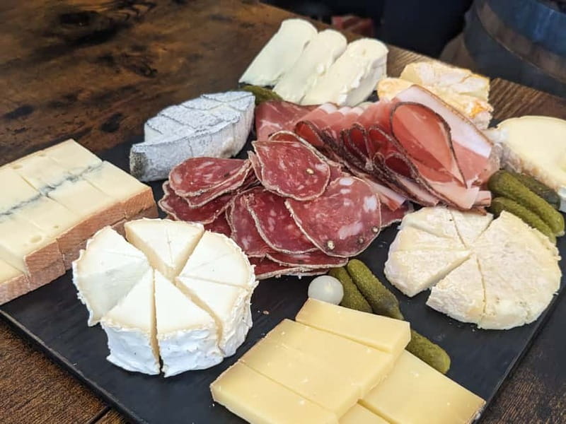 Paris: Montmartre/Pigalle Foodie Tour with Tastings - Where the tour shines: local stops you’d miss on your own