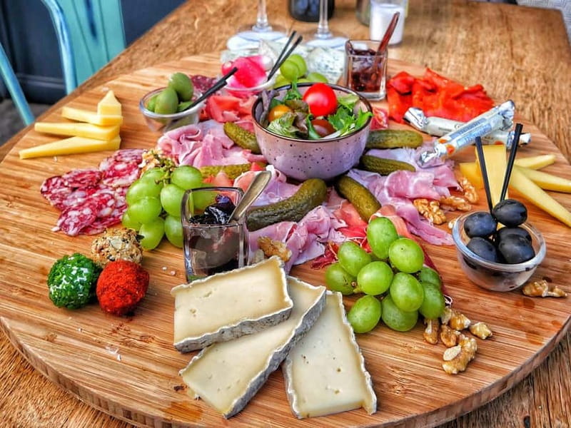 Paris: Montmartre/Pigalle Foodie Tour with Tastings - Price and value: what $76 buys you in the real world