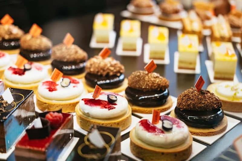Paris: Saint Germain des Prés Guided Foodie Walking Tour - Starting in front of Church of Saint-Germain-des-Prés: your bearings, quickly