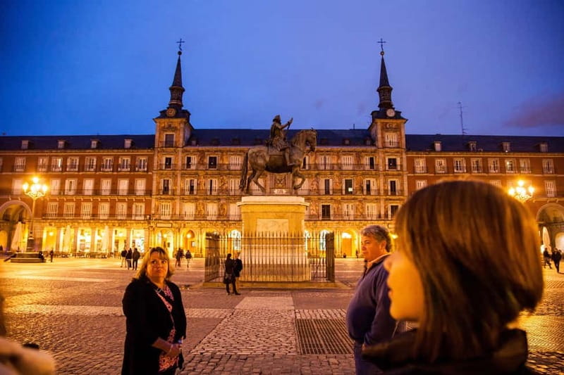 Personalised Traditional Madrid Night Tapas and Drinks Tour - Plaza de Santa Ana and the wine moments: where the pace turns social