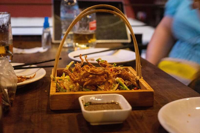 Phnom Penh: Evening Food Tour with Drinks & Tuk Tuk Included - Independence Monument photo stop plus Royal Palace street food