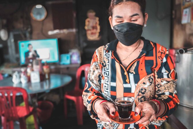 Phnom Penh Morning Market & Food Tour by Tuktuk - Includes All Food & Drinks! - The guides make or break the morning