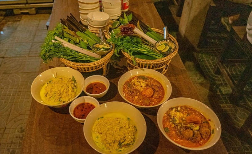 Phnom Penh: Night Foodie Tour by Tuk Tuk with Drinks - Key things that make this Phnom Penh night food tour worth it