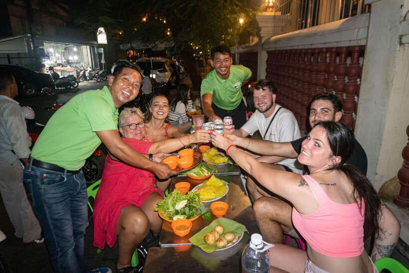 Phnom Penh Night Foodie Vespa Tour / Tuk Tuk Available - Wat Botum Park: a calm start that sets the tone