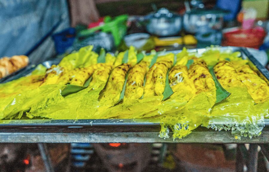 Phnom Penh Night Foodie Vespa Tour / Tuk Tuk Available - Night market and wine tasting: where the city starts eating loudly
