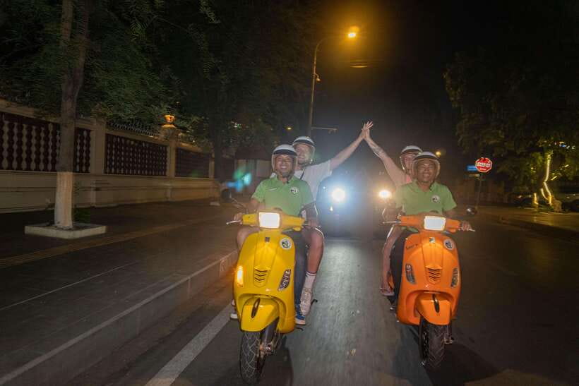 Phnom Penh Night Foodie Vespa Tour / Tuk Tuk Available - Kandal Market Restaurant: the “proper meal” break