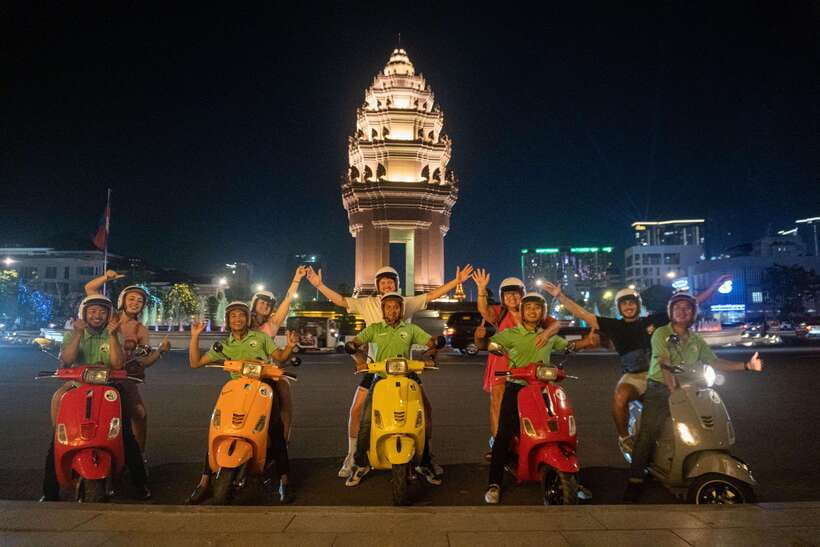 Phnom Penh Night Foodie Vespa Tour / Tuk Tuk Available - How the 4 to 4.5 hour night loop really feels