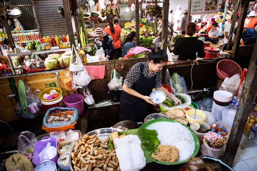 Phnom Penh's Ultimate Street Food Tour by Tuk Tuk - Stop 4: Russian Market for a Guided Market Visit and Street-Side Bites