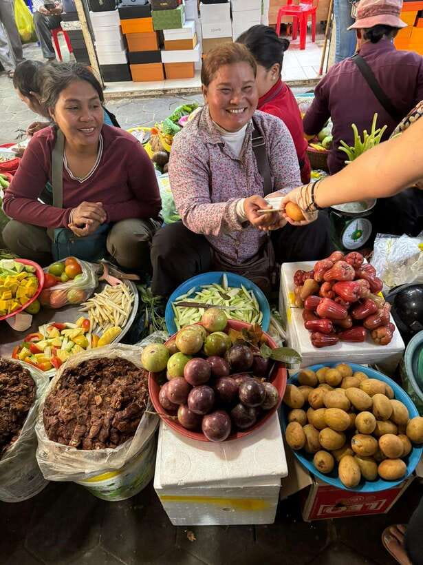 Phnom Penh's Ultimate Street Food Tour by Tuk Tuk - Stop 5: Wat Phnom for Bigger Eats, Beer, and the Evening Atmosphere