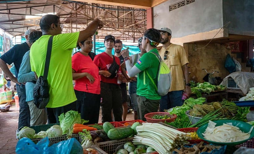 Phnom Penh: Street Art & Food Tour by Tuk-Tuk - Weather, Comfort, and Small Practical Tips