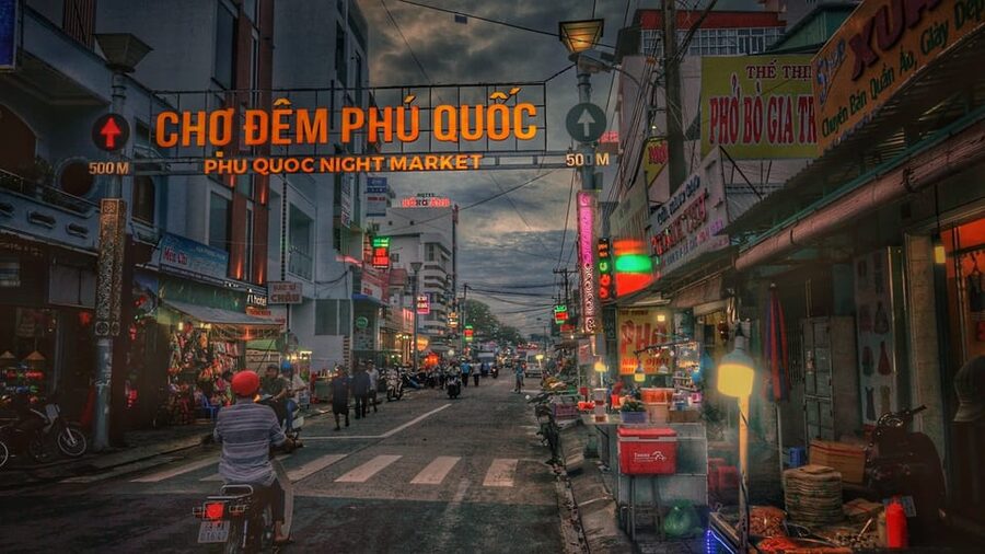Phu Quoc: Street Food Tour - Banh mi and the jump to seafood: why the order matters