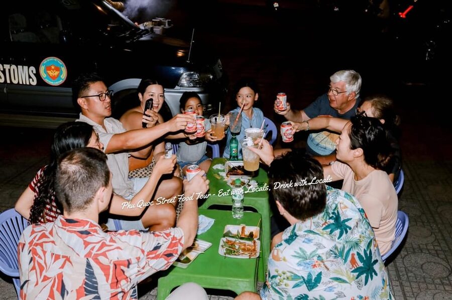 Phu Quoc: Street Food Tour - Night market time: photo stops, souvenirs, and price-checking help