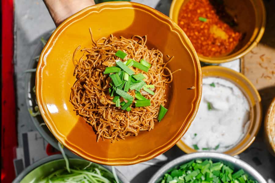 Phuket: Baba Tastes Food Tour with 15+ Tastings - Meeting at San Chao Jui Tui: the easiest way to start right