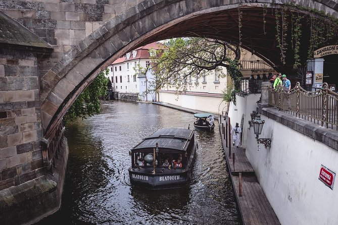 Prague Food Tour with 10 Tastings of Authentic Czech Classics - Guides Make or Break a Food Tour in Prague