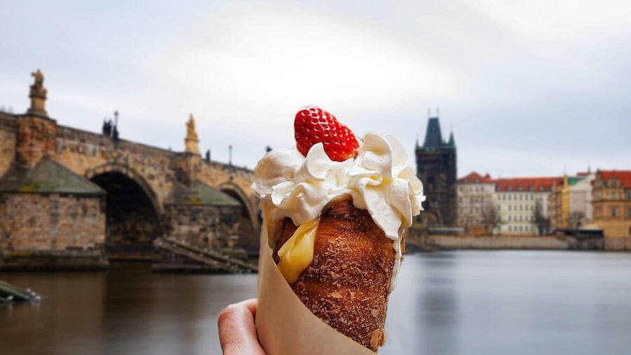 Prague: Guided Street Food Walking Tour - Why this Prague street food tour beats restaurant roulette