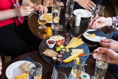 Premium Whiskey and Food Tasting in Dublin - What you actually taste: a flight built for comparing styles