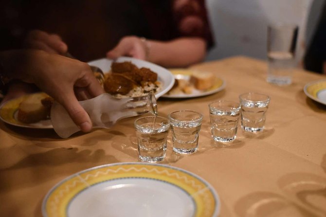 Private Athens By Night Food Tour & Wine Tasting of 5 Varieties - Wine Tasting in Syntagma: Learning Flavor Logic, Not Just Drinking