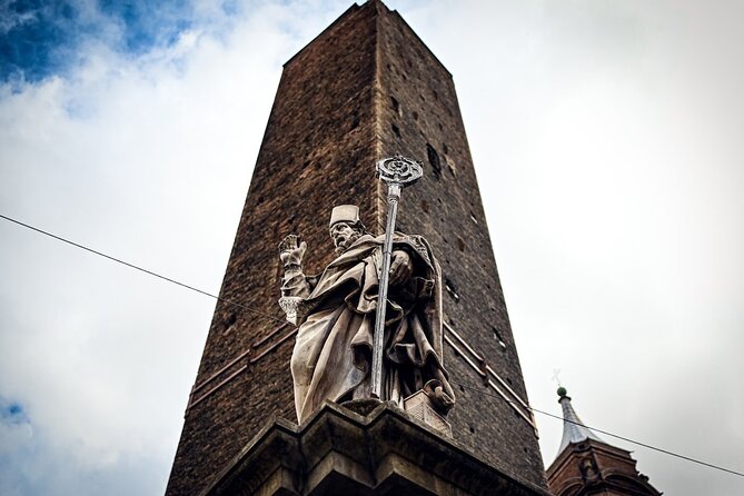 Private Bologna Food & Market Tour with 6 Tastings & Wine - Quadrilatero: The Square Plan That Turns Food Into a Walkable Map