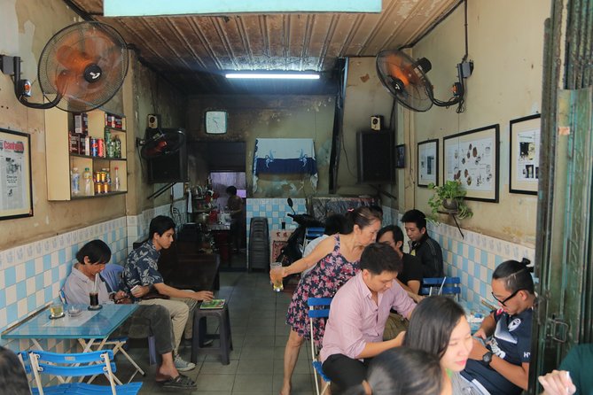 Private Ho Chi Minh Sightseeing and Food Tour by Scooter - Independence Palace and Ben Thanh Market: where the ride meets daily life