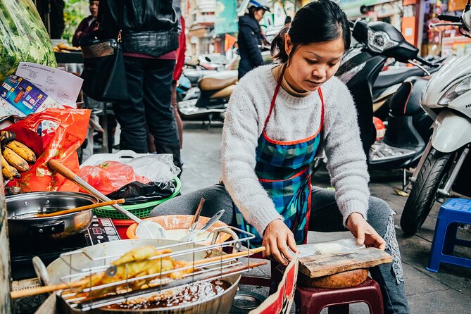 PRIVATE Hoi An Ancient Town - Night Market Street Food By Night - How dinner is handled during the tour