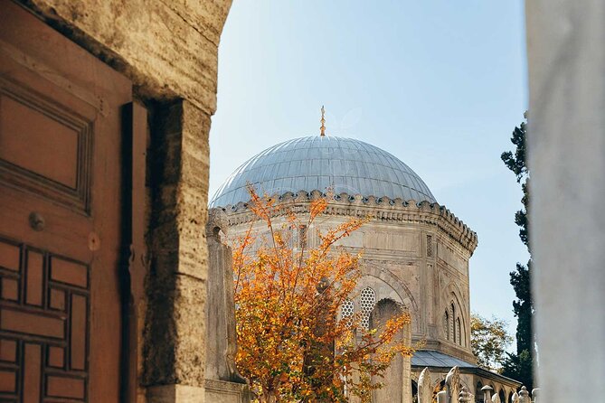 PRIVATE ISTANBUL FOOD TOUR & Hidden Pearls of the old city - Start at the German Fountain: how your guide sets the pace