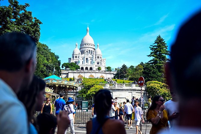 Private Montmartre Food Tour with Wine, Cheese & Pastries - Sacré-Cœur area: the first stop sets the tone
