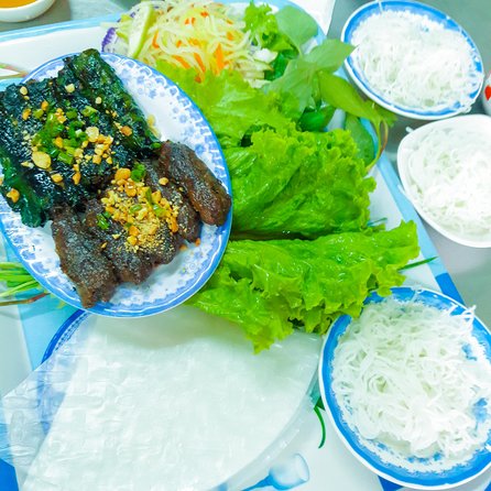 Private Street Food Evening Walking Tour in Ho Chi Minh City - Dessert and the flower market finish: lotus details and nighttime photos