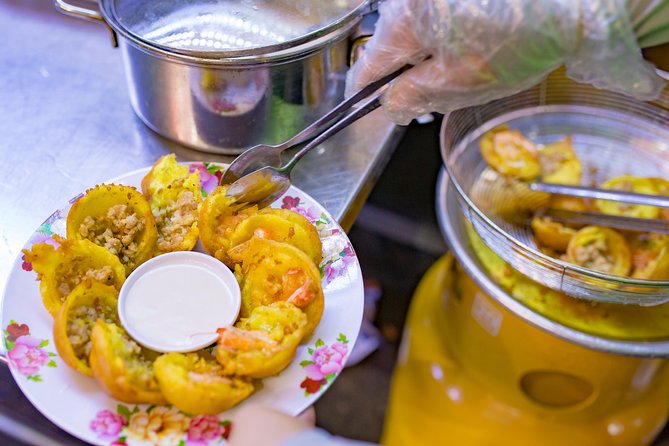 Private Street Food Evening Walking Tour in Ho Chi Minh City - Getting to the non-tourist streets: taxi pickup, timing, and comfort